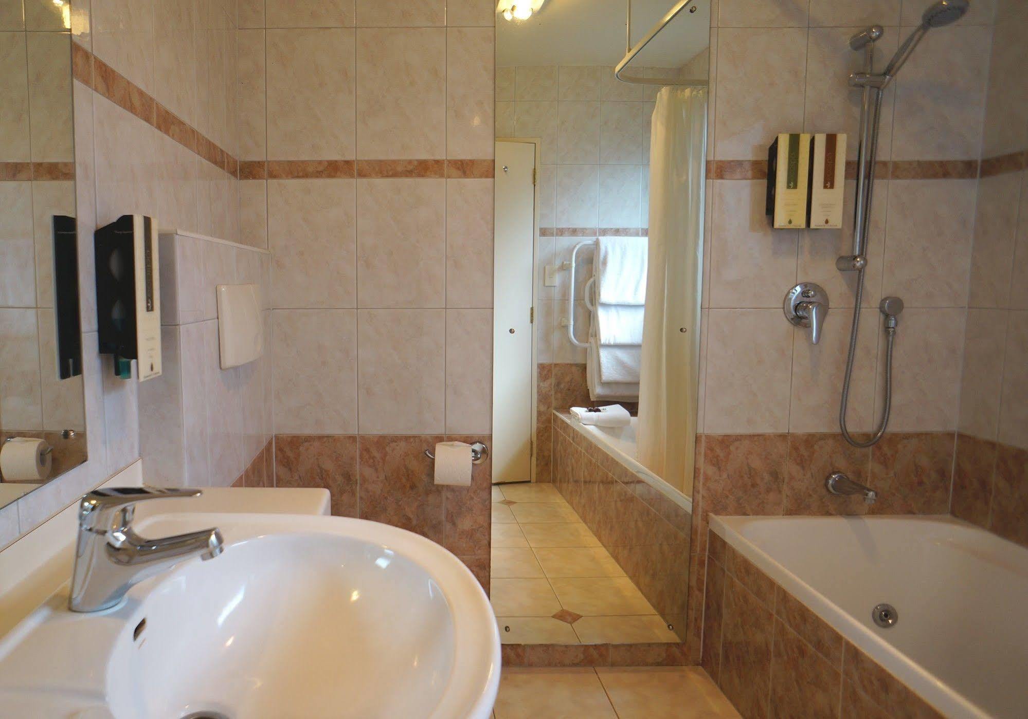 Cornwall Park Motor Inn Оукланд Екстериор снимка